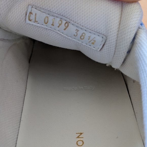 Louis Vuitton Sneakers. - Picture 9 of 11